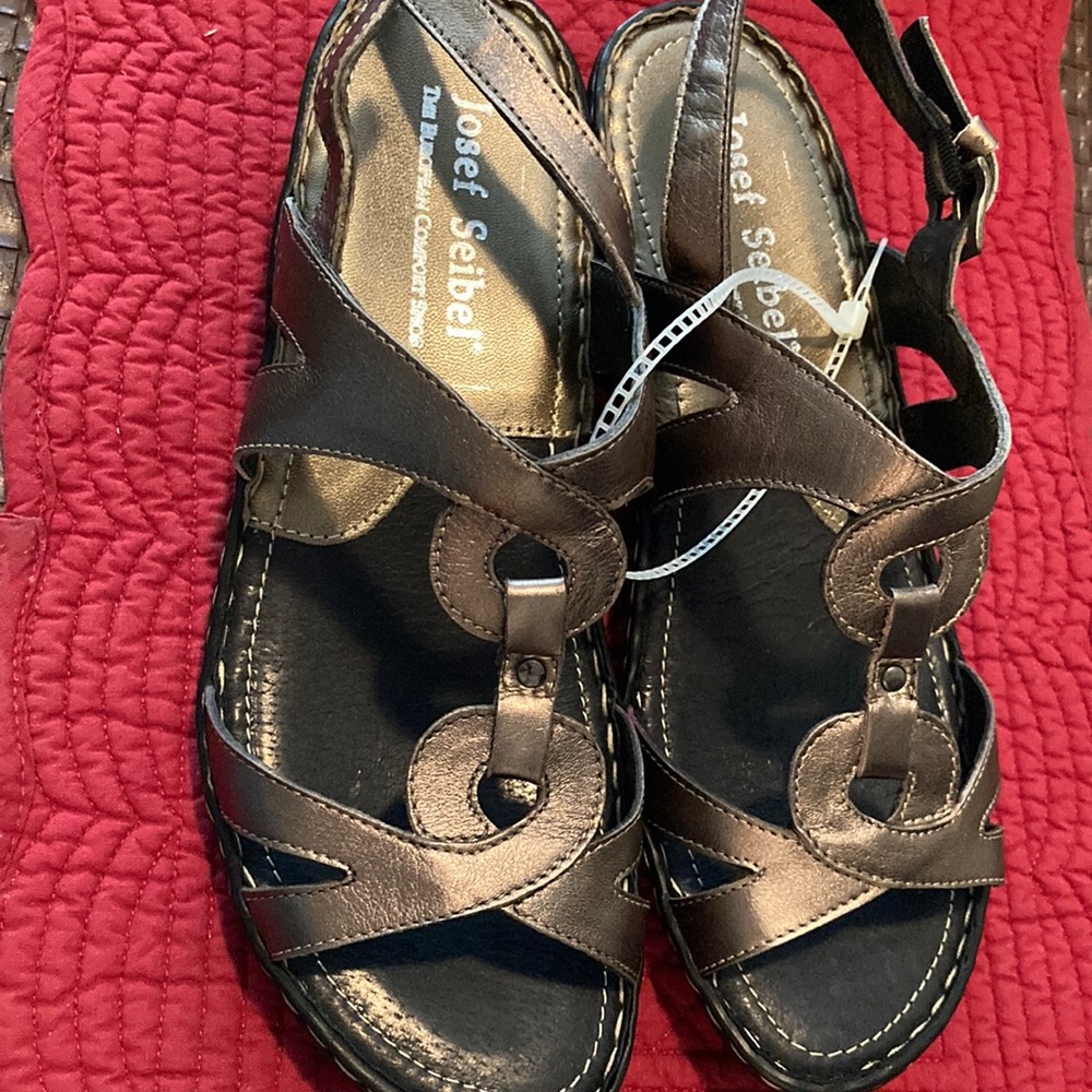 NWOT Josef Seibel bronze Sandals  size 40